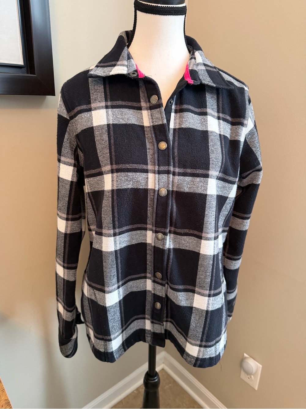 Orvis Plaid Flannel Shirt Jacket Women’s Medium Black White Shacket Snap Front